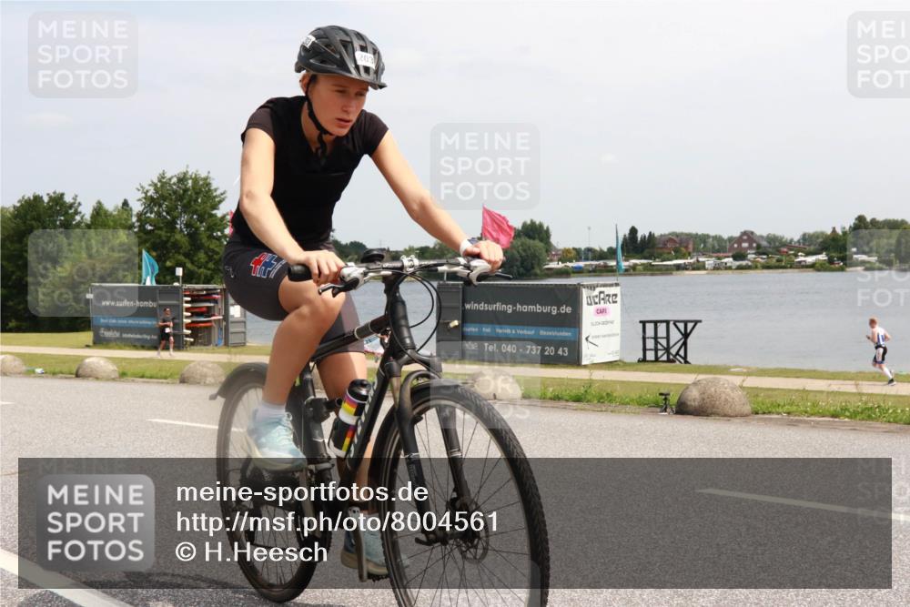 21.06.2025 - 27. Vierlanden-Triathlon H.Heesch http://msf.ph/oto/8004561 15.06.2025 11:55:17 Radfahren 203, 780, 799, 970 meine-sportfotos.de