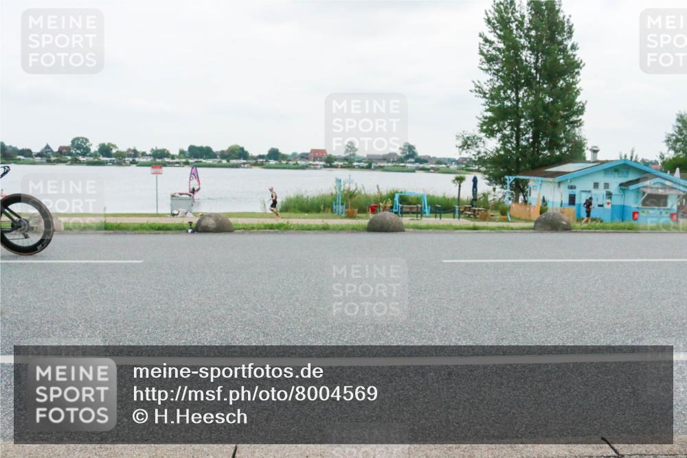 21.06.2025 - 27. Vierlanden-Triathlon H.Heesch http://msf.ph/oto/8004569 15.06.2025 12:59:51 Radfahren 1126, 1138, 1154, 1157 meine-sportfotos.de
