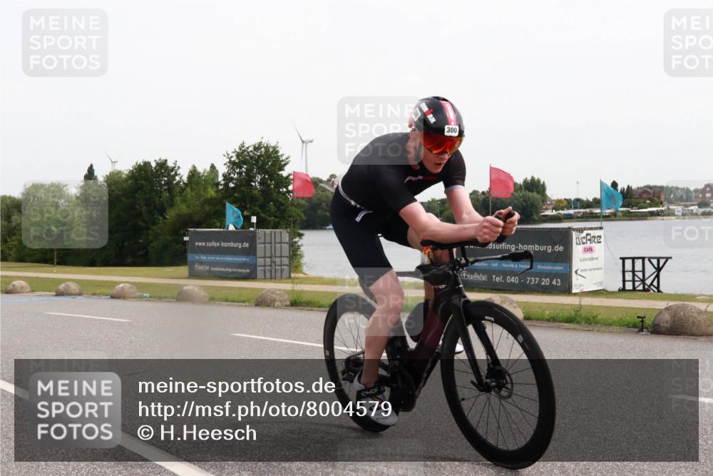 15.06.2025 - 27. Vierlanden-Triathlon H.Heesch http://msf.ph/oto/8004579 15.06.2025 10:36:00 Radfahren 87, 300, 390 meine-sportfotos.de