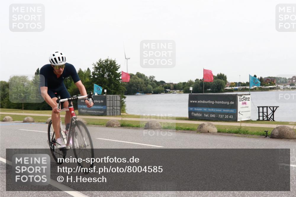 15.06.2025 - 27. Vierlanden-Triathlon H.Heesch http://msf.ph/oto/8004585 15.06.2025 10:36:07 Radfahren 338 meine-sportfotos.de