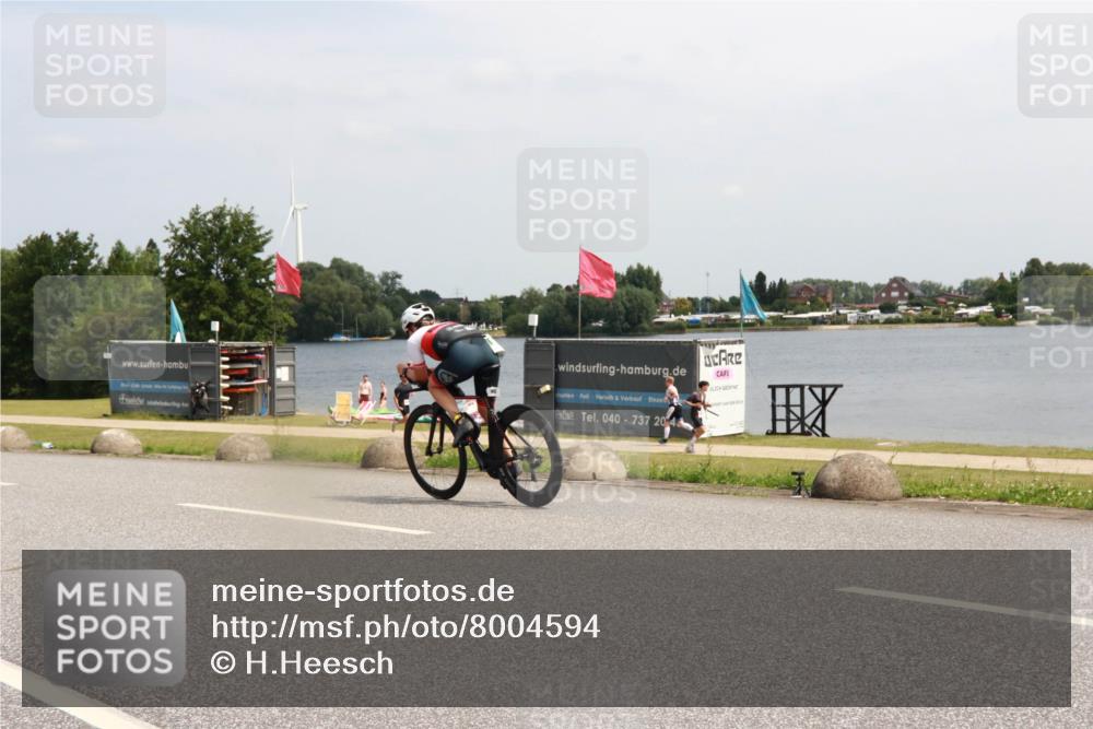 21.06.2025 - 27. Vierlanden-Triathlon H.Heesch http://msf.ph/oto/8004594 15.06.2025 11:55:20 Radfahren 203, 780, 835 meine-sportfotos.de