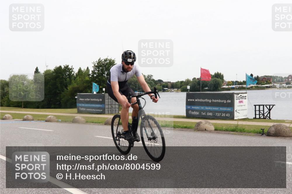 15.06.2025 - 27. Vierlanden-Triathlon H.Heesch http://msf.ph/oto/8004599 15.06.2025 10:36:19 Radfahren 285, 312, 331 meine-sportfotos.de