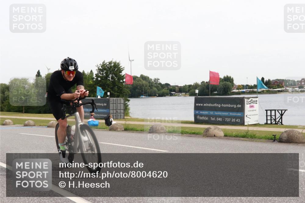 15.06.2025 - 27. Vierlanden-Triathlon H.Heesch http://msf.ph/oto/8004620 15.06.2025 10:36:39 Radfahren 5, 102, 147 meine-sportfotos.de