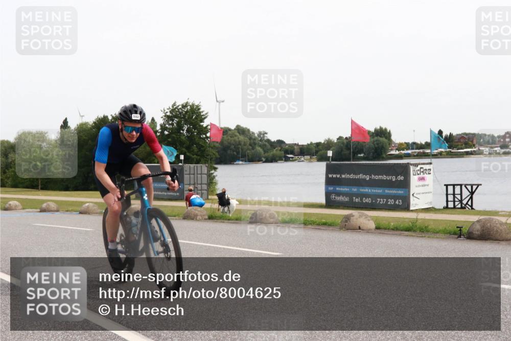 15.06.2025 - 27. Vierlanden-Triathlon H.Heesch http://msf.ph/oto/8004625 15.06.2025 10:36:41 Radfahren 102, 147, 276 meine-sportfotos.de