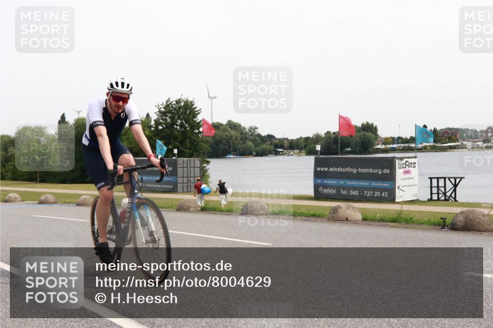 15.06.2025 - 27. Vierlanden-Triathlon H.Heesch http://msf.ph/oto/8004629 15.06.2025 10:36:46 Radfahren 102, 276, 283 meine-sportfotos.de