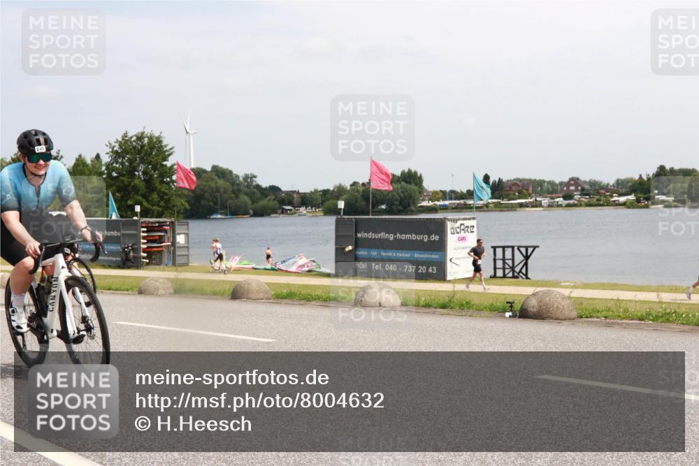 21.06.2025 - 27. Vierlanden-Triathlon H.Heesch http://msf.ph/oto/8004632 15.06.2025 11:55:24 Radfahren 835, 962, 982 meine-sportfotos.de