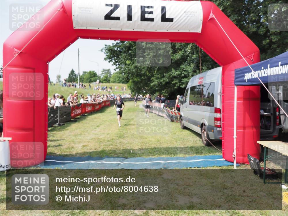21.06.2025 - 27. Vierlanden-Triathlon MichiJ http://msf.ph/oto/8004638 15.06.2026 11:29:32 Ziel 263, 382, 507, 566 meine-sportfotos.de
