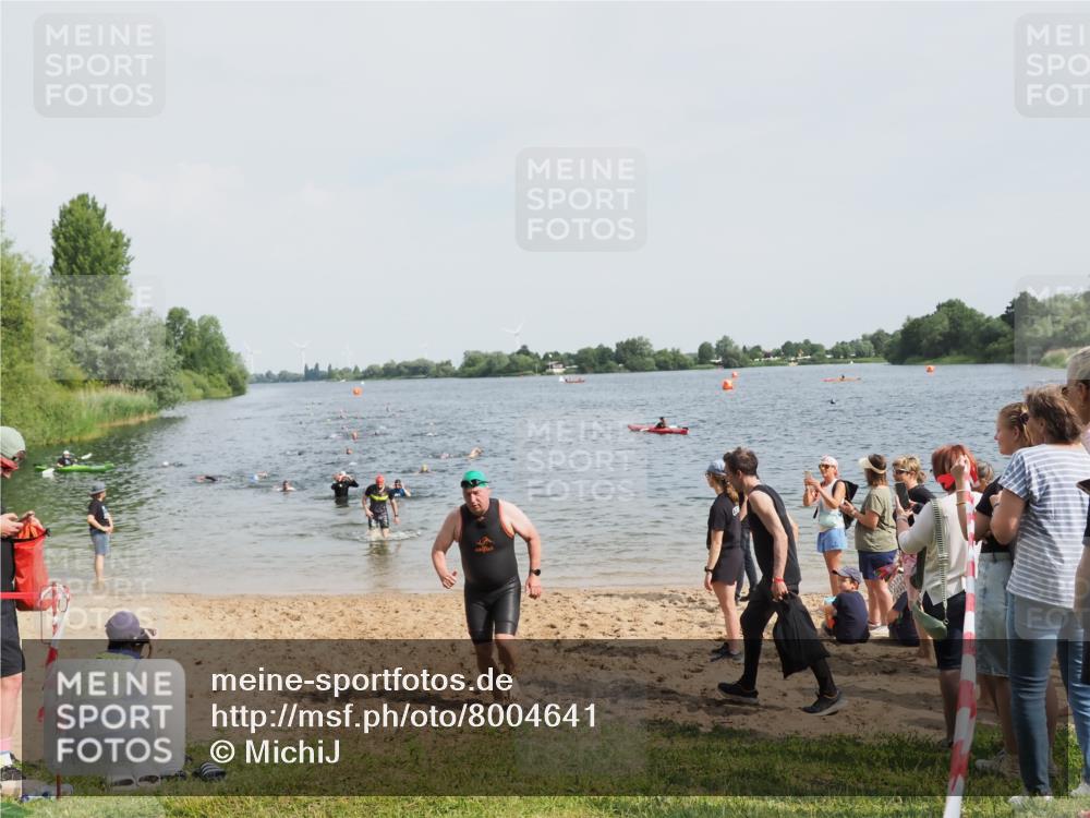 21.06.2025 - 27. Vierlanden-Triathlon MichiJ http://msf.ph/oto/8004641 15.06.2026 10:06:19 Schwimmen 370, 381, 418, 447, 455 meine-sportfotos.de