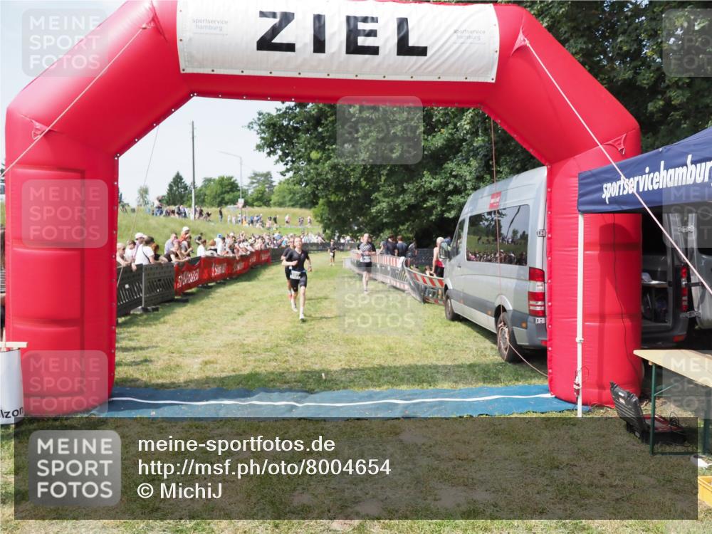 21.06.2025 - 27. Vierlanden-Triathlon MichiJ http://msf.ph/oto/8004654 15.06.2026 11:29:32 Ziel 263, 382, 507, 566 meine-sportfotos.de