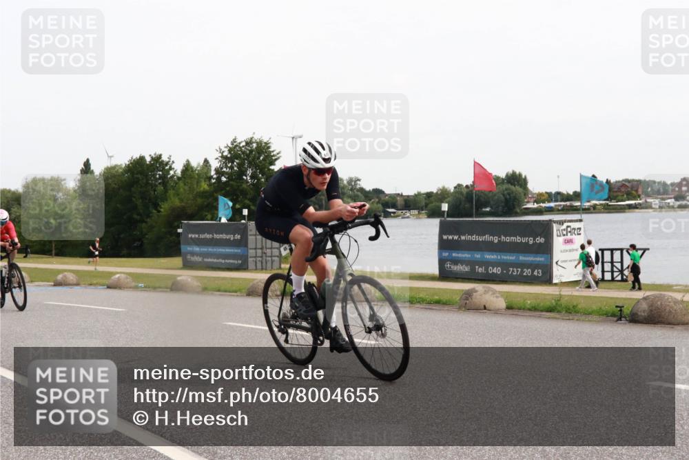 15.06.2025 - 27. Vierlanden-Triathlon H.Heesch http://msf.ph/oto/8004655 15.06.2025 10:37:11 Radfahren 65, 111, 160, 237, 306 meine-sportfotos.de