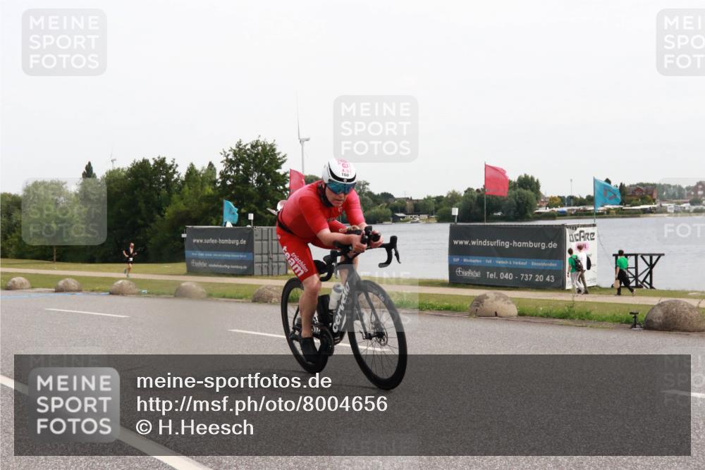 15.06.2025 - 27. Vierlanden-Triathlon H.Heesch http://msf.ph/oto/8004656 15.06.2025 10:37:12 Radfahren 65, 111, 160, 237, 306 meine-sportfotos.de