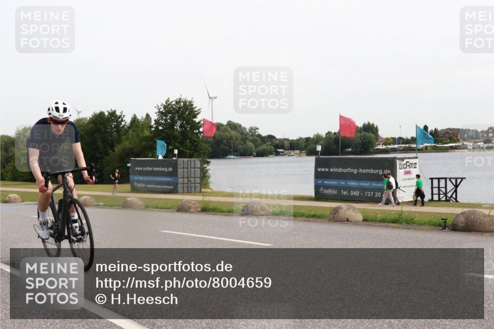 15.06.2025 - 27. Vierlanden-Triathlon H.Heesch http://msf.ph/oto/8004659 15.06.2025 10:37:13 Radfahren 65, 111, 160, 237, 337 meine-sportfotos.de