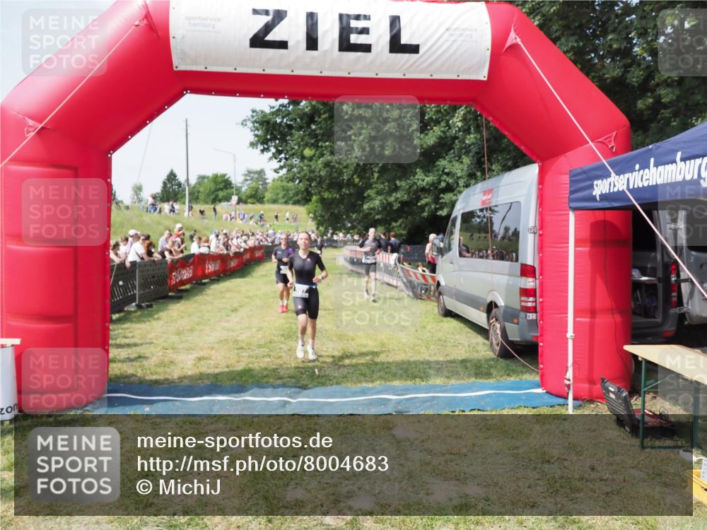 21.06.2025 - 27. Vierlanden-Triathlon MichiJ http://msf.ph/oto/8004683 15.06.2026 11:29:33 Ziel 263, 382, 507, 566 meine-sportfotos.de