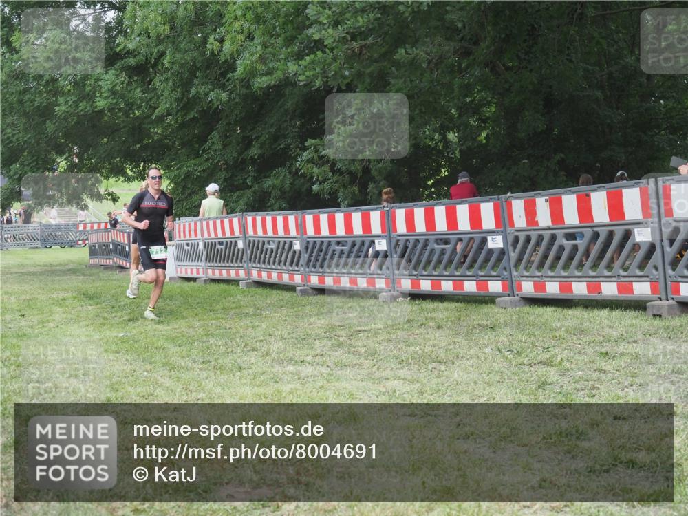 21.06.2025 - 27. Vierlanden-Triathlon KatJ http://msf.ph/oto/8004691 15.06.2025 12:58:05 Ziel 712 meine-sportfotos.de