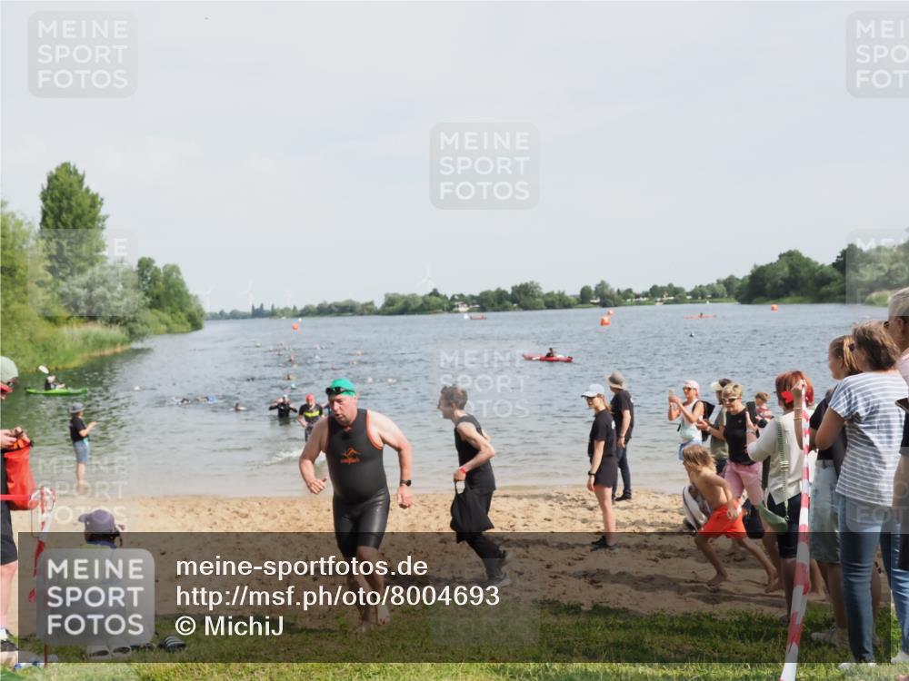 21.06.2025 - 27. Vierlanden-Triathlon MichiJ http://msf.ph/oto/8004693 15.06.2026 10:06:20 Schwimmen 370, 381, 394, 418, 447, 455 meine-sportfotos.de