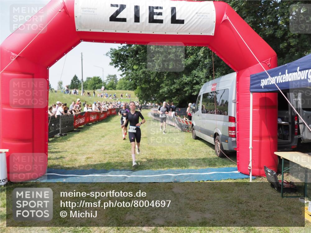 21.06.2025 - 27. Vierlanden-Triathlon MichiJ http://msf.ph/oto/8004697 15.06.2026 11:29:33 Ziel 263, 382, 507, 566 meine-sportfotos.de