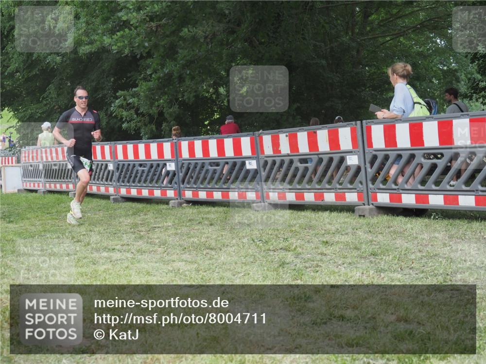 21.06.2025 - 27. Vierlanden-Triathlon KatJ http://msf.ph/oto/8004711 15.06.2025 12:58:06 Ziel 712 meine-sportfotos.de