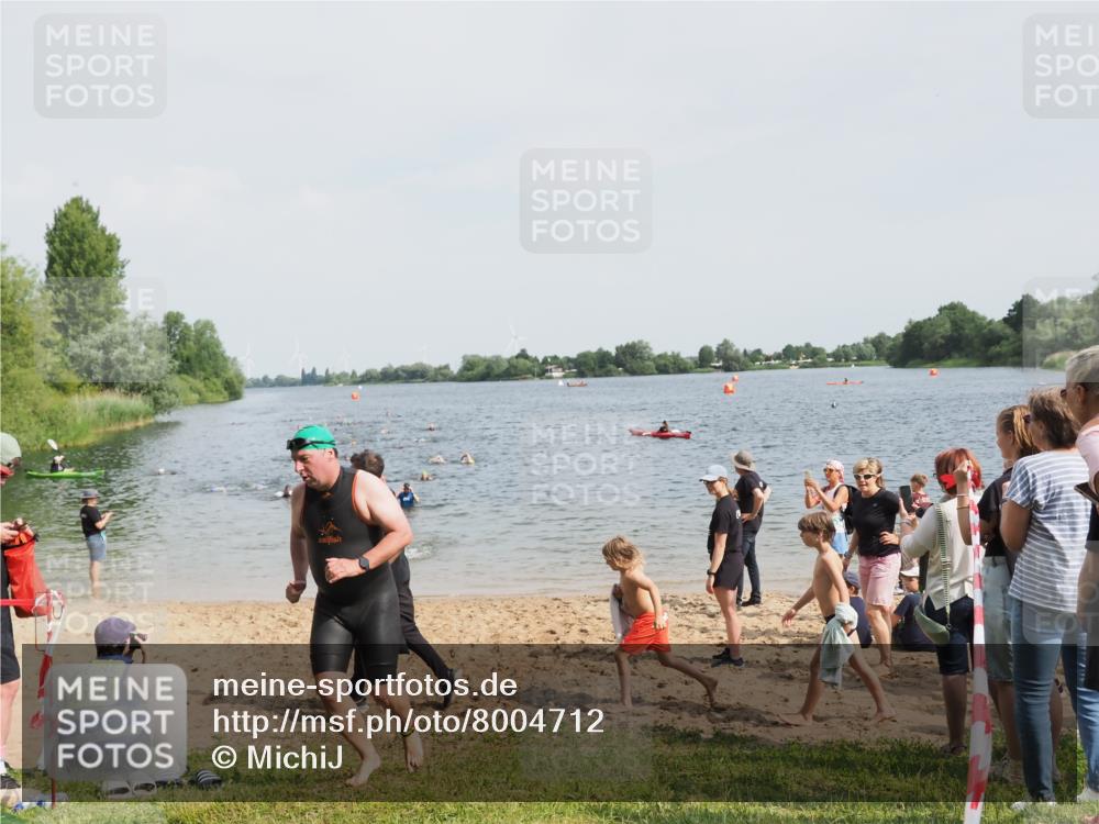 21.06.2025 - 27. Vierlanden-Triathlon MichiJ http://msf.ph/oto/8004712 15.06.2026 10:06:21 Schwimmen 370, 394, 418, 447, 455 meine-sportfotos.de