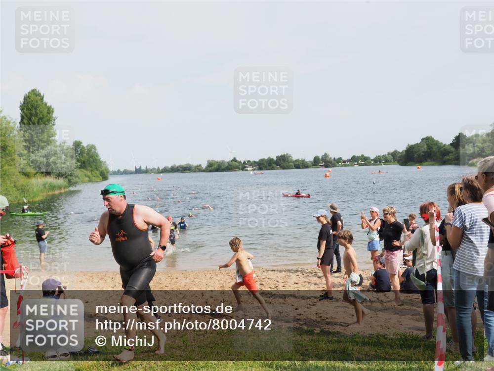 21.06.2025 - 27. Vierlanden-Triathlon MichiJ http://msf.ph/oto/8004742 15.06.2026 10:06:21 Schwimmen 370, 394, 418, 447, 455 meine-sportfotos.de