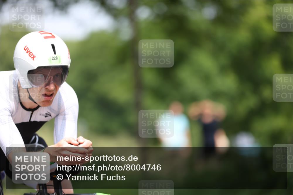 15.06.2025 - 7 Türme Triathlon Yannick Fuchs http://msf.ph/oto/8004746 15.06.2025 12:36:14 Radfahren 220, 667 meine-sportfotos.de