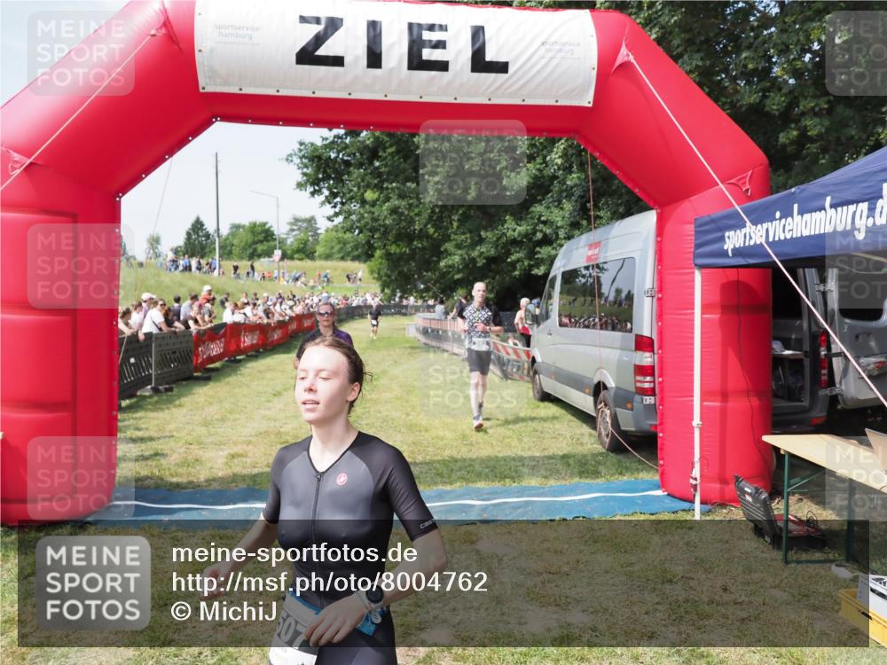 21.06.2025 - 27. Vierlanden-Triathlon MichiJ http://msf.ph/oto/8004762 15.06.2026 11:29:35 Ziel 263, 382, 507, 566 meine-sportfotos.de