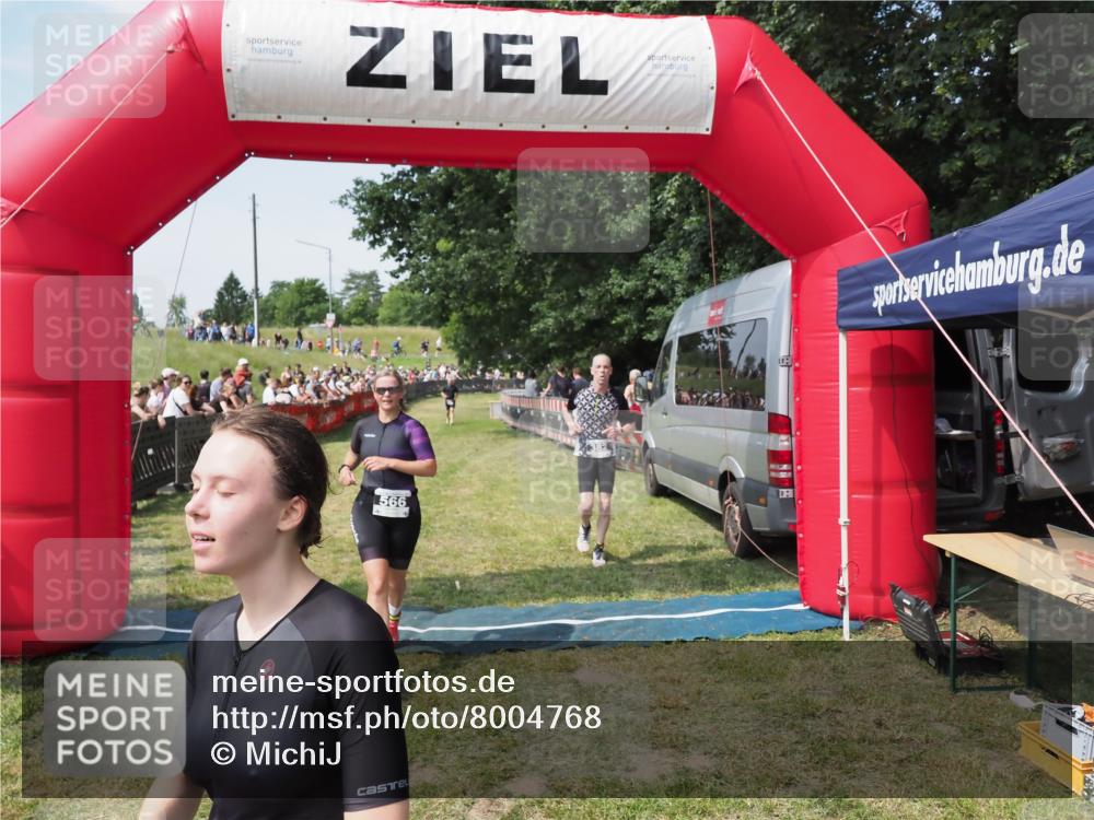 21.06.2025 - 27. Vierlanden-Triathlon MichiJ http://msf.ph/oto/8004768 15.06.2026 11:29:35 Ziel 263, 382, 507, 566 meine-sportfotos.de