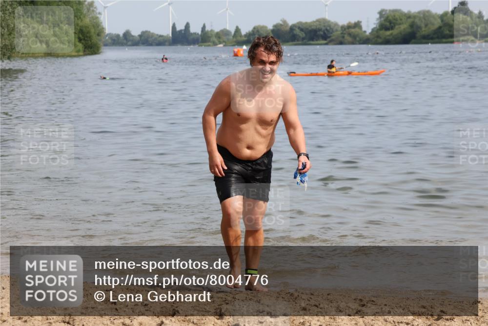 15.06.2025 - 27. Vierlanden-Triathlon Lena Gebhardt http://msf.ph/oto/8004776 15.06.2025 10:00:09 Schwimmen 290 meine-sportfotos.de