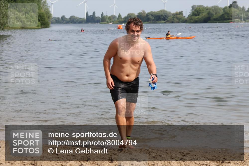 15.06.2025 - 27. Vierlanden-Triathlon Lena Gebhardt http://msf.ph/oto/8004794 15.06.2025 10:00:09 Schwimmen 290 meine-sportfotos.de