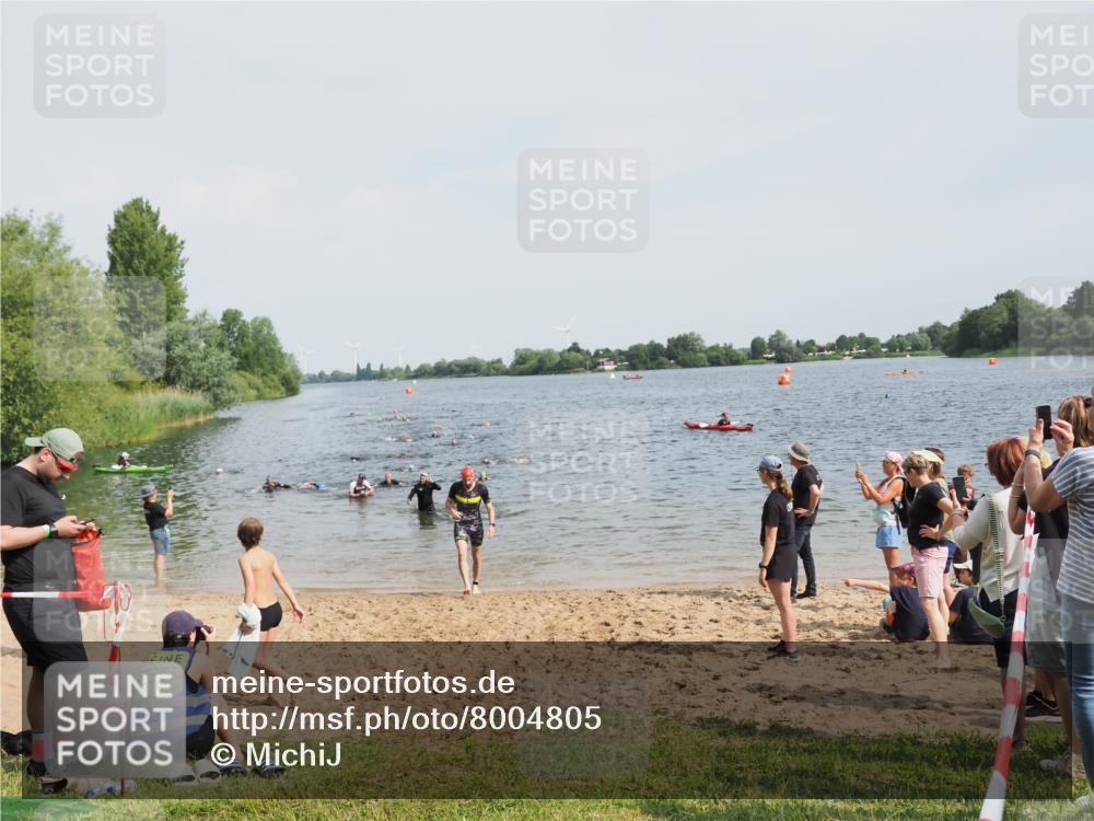 21.06.2025 - 27. Vierlanden-Triathlon MichiJ http://msf.ph/oto/8004805 15.06.2026 10:06:24 Schwimmen 394, 434, 447 meine-sportfotos.de