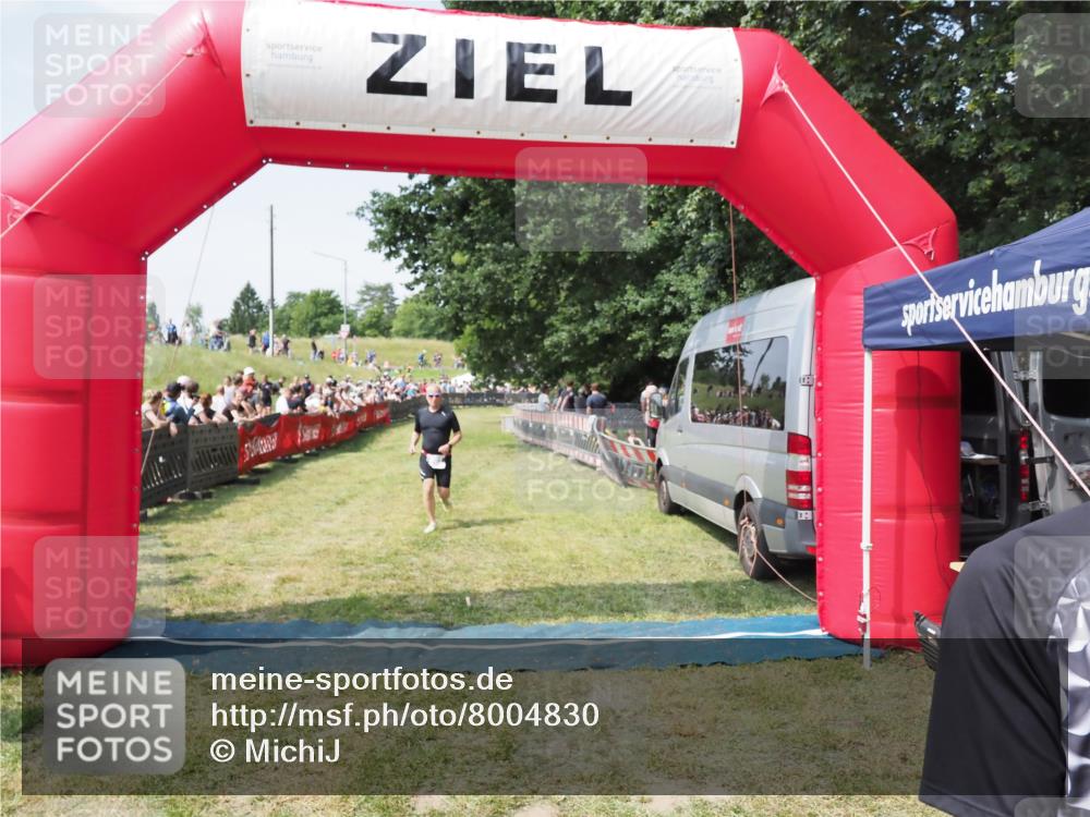 21.06.2025 - 27. Vierlanden-Triathlon MichiJ http://msf.ph/oto/8004830 15.06.2026 11:29:42 Ziel 382, 402, 566 meine-sportfotos.de