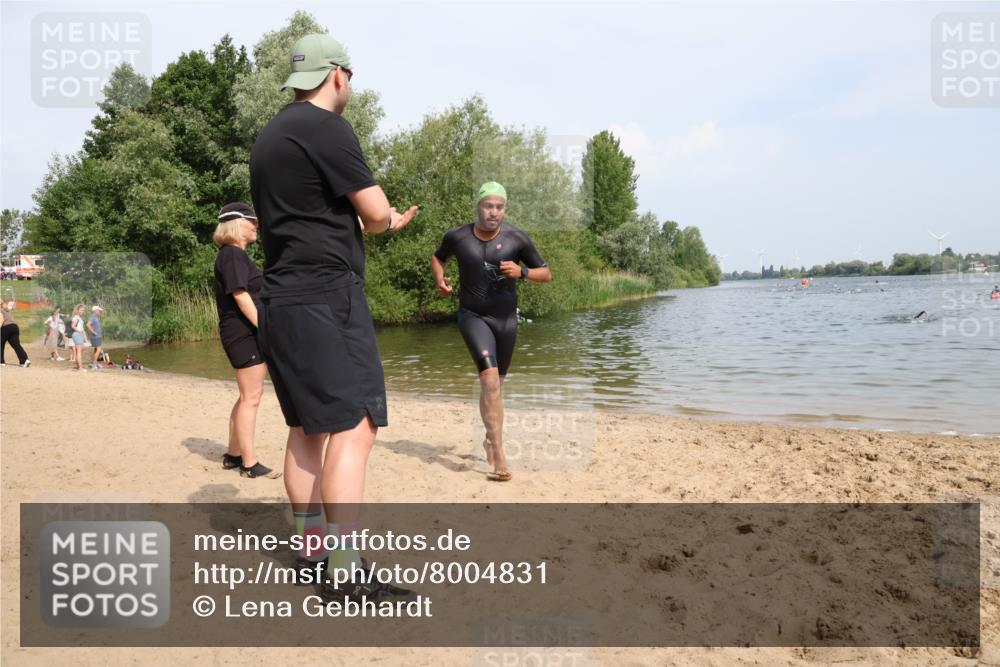 15.06.2025 - 27. Vierlanden-Triathlon Lena Gebhardt http://msf.ph/oto/8004831 15.06.2025 10:02:15 Schwimmen 317 meine-sportfotos.de
