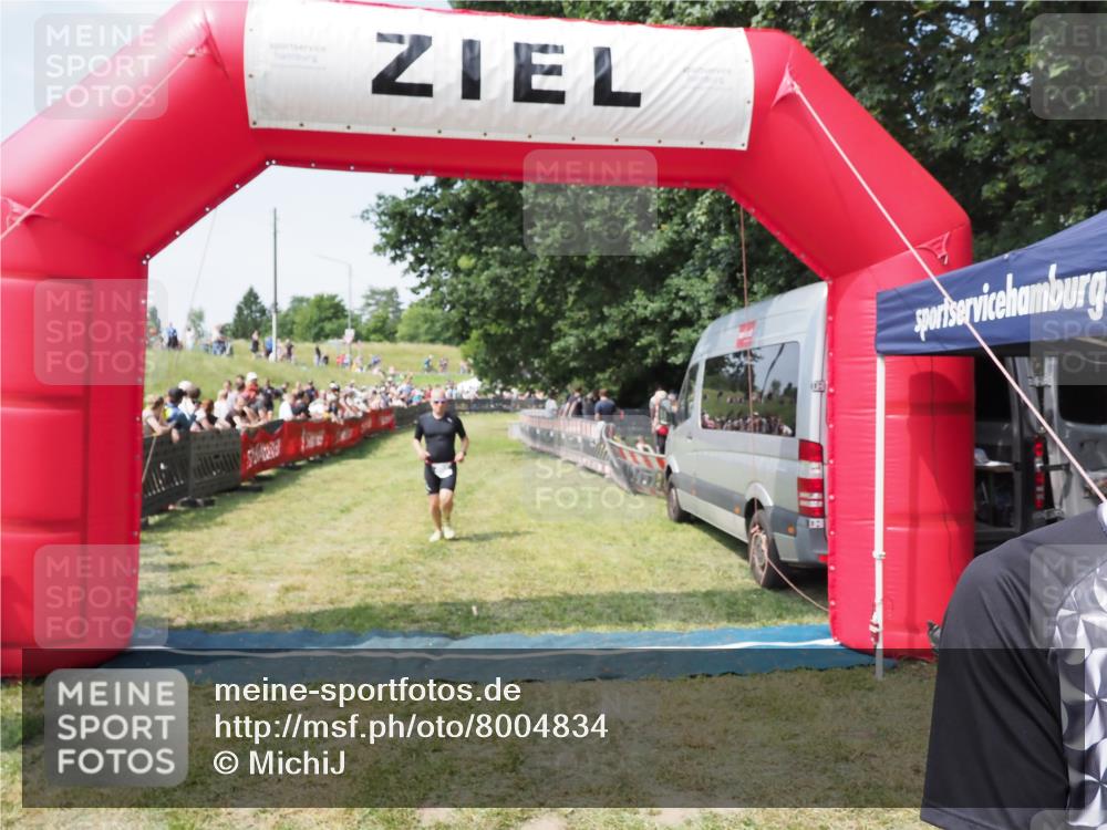 21.06.2025 - 27. Vierlanden-Triathlon MichiJ http://msf.ph/oto/8004834 15.06.2026 11:29:42 Ziel 382, 402, 566 meine-sportfotos.de