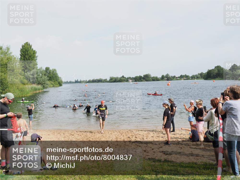 21.06.2025 - 27. Vierlanden-Triathlon MichiJ http://msf.ph/oto/8004837 15.06.2026 10:06:25 Schwimmen 394, 434, 447 meine-sportfotos.de