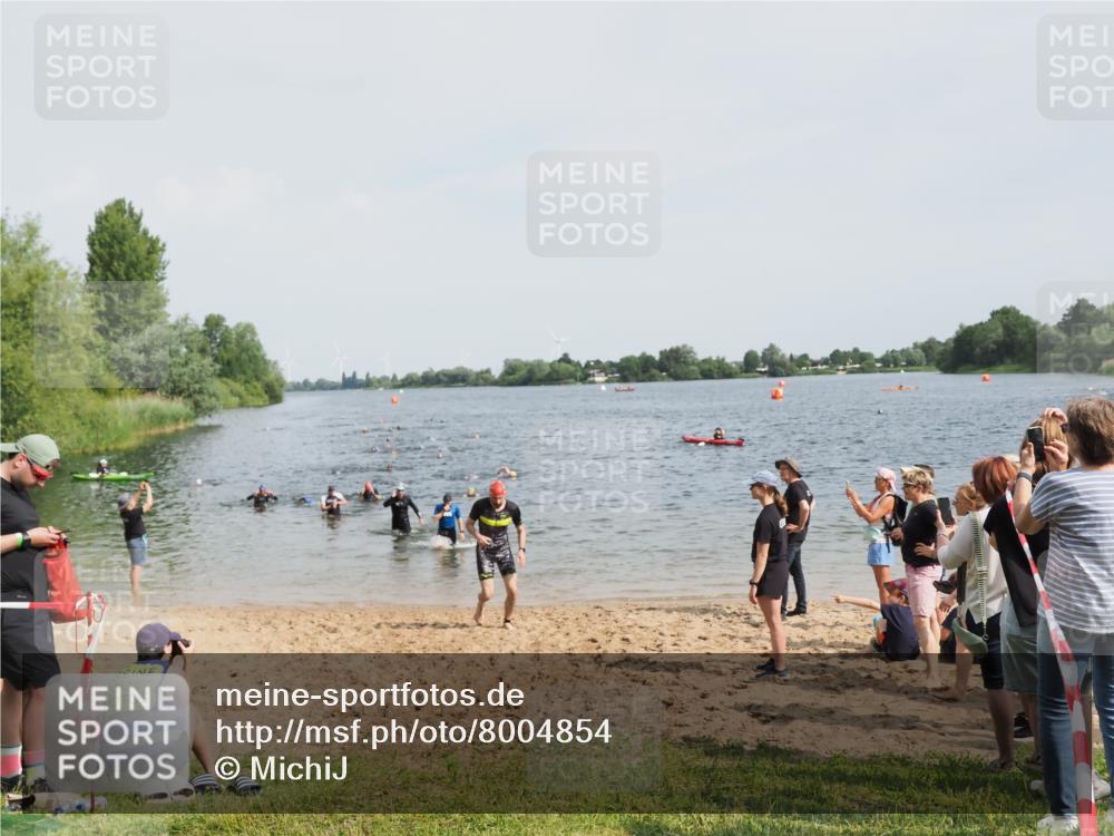 21.06.2025 - 27. Vierlanden-Triathlon MichiJ http://msf.ph/oto/8004854 15.06.2026 10:06:26 Schwimmen 394, 434, 447 meine-sportfotos.de