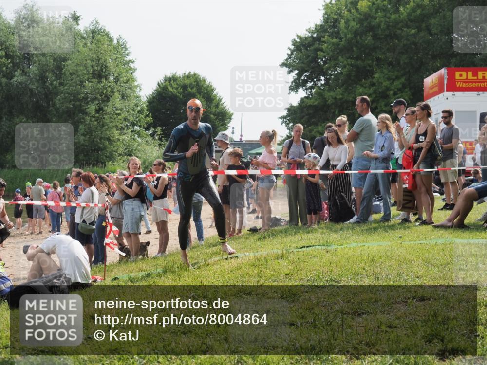 15.06.2025 - 27. Vierlanden-Triathlon KatJ http://msf.ph/oto/8004864 15.06.2025 10:03:53 Schwimmen 377, 425, 427, 432, 436, 439, 1398 meine-sportfotos.de