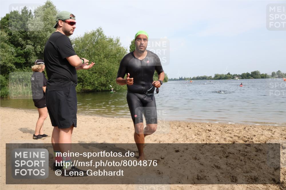 15.06.2025 - 27. Vierlanden-Triathlon Lena Gebhardt http://msf.ph/oto/8004876 15.06.2025 10:02:16 Schwimmen 317 meine-sportfotos.de