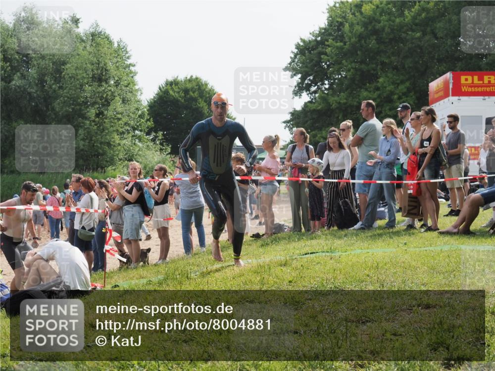 15.06.2025 - 27. Vierlanden-Triathlon KatJ http://msf.ph/oto/8004881 15.06.2025 10:03:53 Schwimmen 377, 425, 427, 432, 436, 439, 1398 meine-sportfotos.de