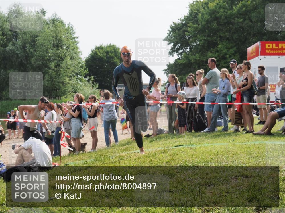 15.06.2025 - 27. Vierlanden-Triathlon KatJ http://msf.ph/oto/8004897 15.06.2025 10:03:53 Schwimmen 377, 425, 427, 432, 436, 439, 1398 meine-sportfotos.de