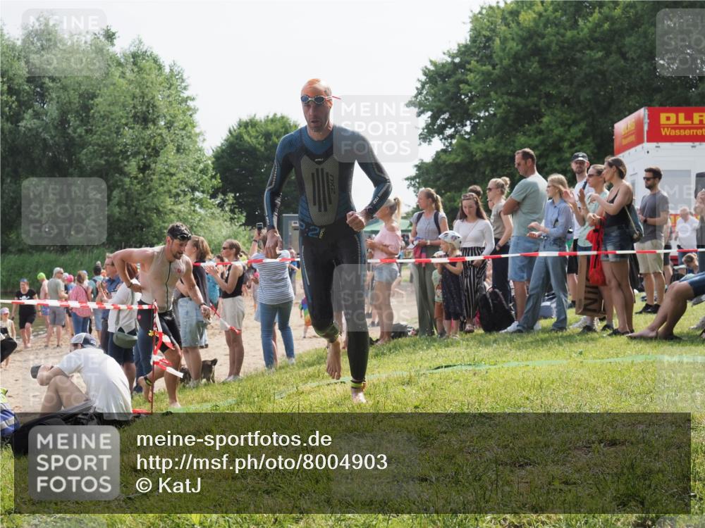 15.06.2025 - 27. Vierlanden-Triathlon KatJ http://msf.ph/oto/8004903 15.06.2025 10:03:54 Schwimmen 377, 415, 427, 436, 439, 1398 meine-sportfotos.de