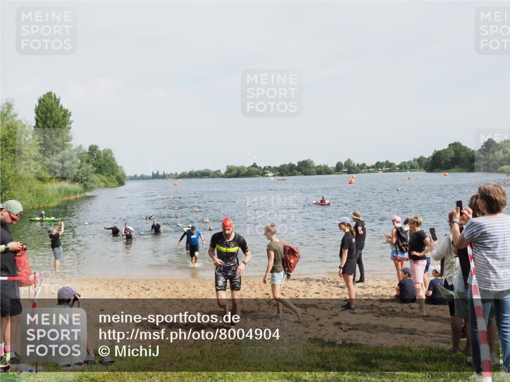 21.06.2025 - 27. Vierlanden-Triathlon MichiJ http://msf.ph/oto/8004904 15.06.2026 10:06:28 Schwimmen 394, 434, 440, 447 meine-sportfotos.de