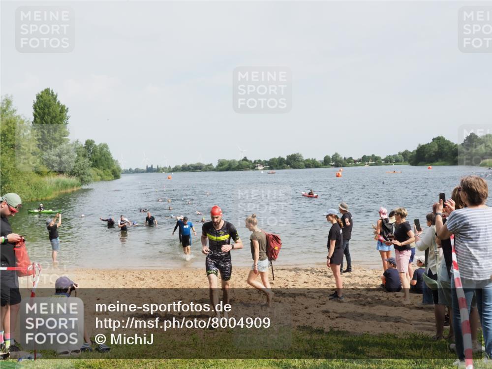 21.06.2025 - 27. Vierlanden-Triathlon MichiJ http://msf.ph/oto/8004909 15.06.2026 10:06:28 Schwimmen 394, 434, 440, 447 meine-sportfotos.de