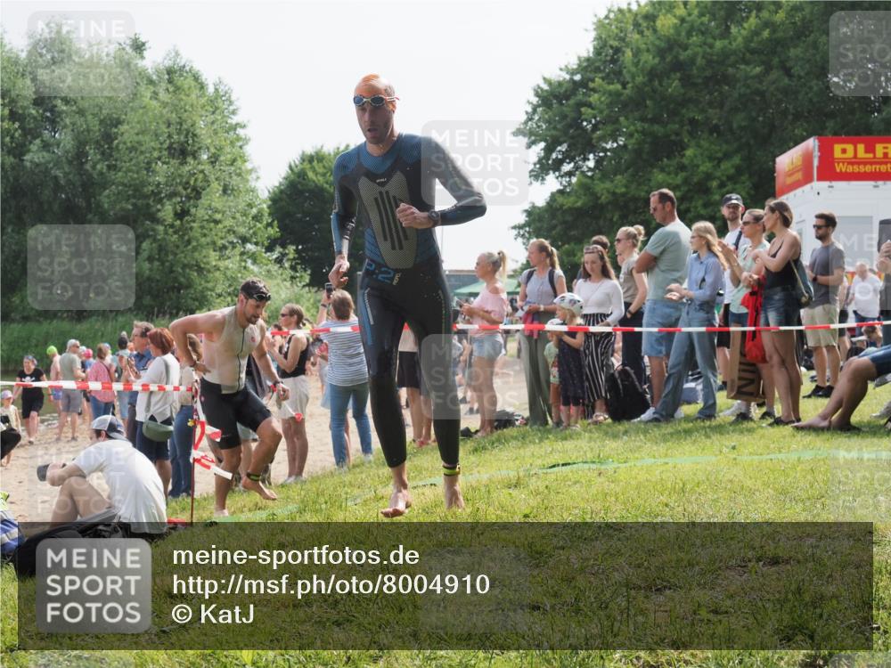 15.06.2025 - 27. Vierlanden-Triathlon KatJ http://msf.ph/oto/8004910 15.06.2025 10:03:54 Schwimmen 377, 415, 427, 436, 439, 1398 meine-sportfotos.de