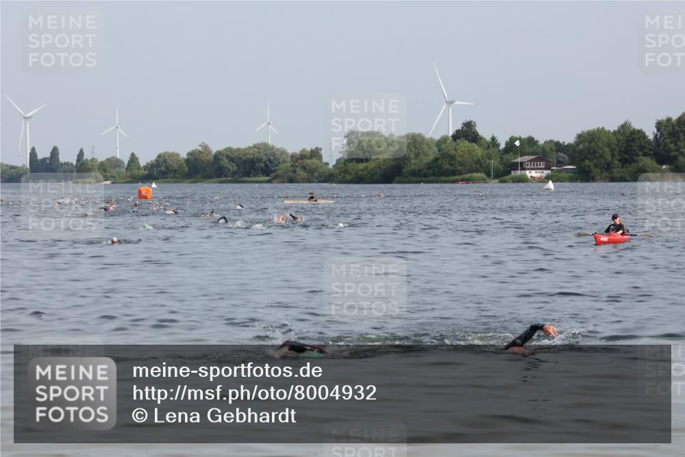 15.06.2025 - 27. Vierlanden-Triathlon Lena Gebhardt http://msf.ph/oto/8004932 15.06.2025 10:02:26 Schwimmen  meine-sportfotos.de
