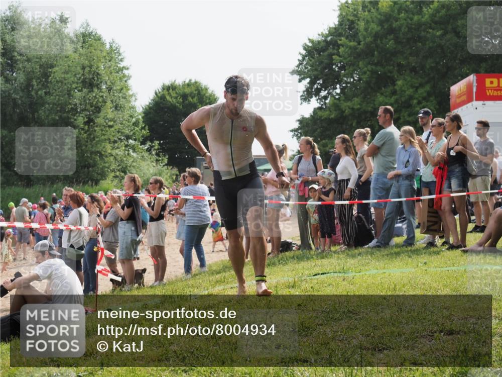 15.06.2025 - 27. Vierlanden-Triathlon KatJ http://msf.ph/oto/8004934 15.06.2025 10:03:55 Schwimmen 415, 427, 436, 439, 1398 meine-sportfotos.de
