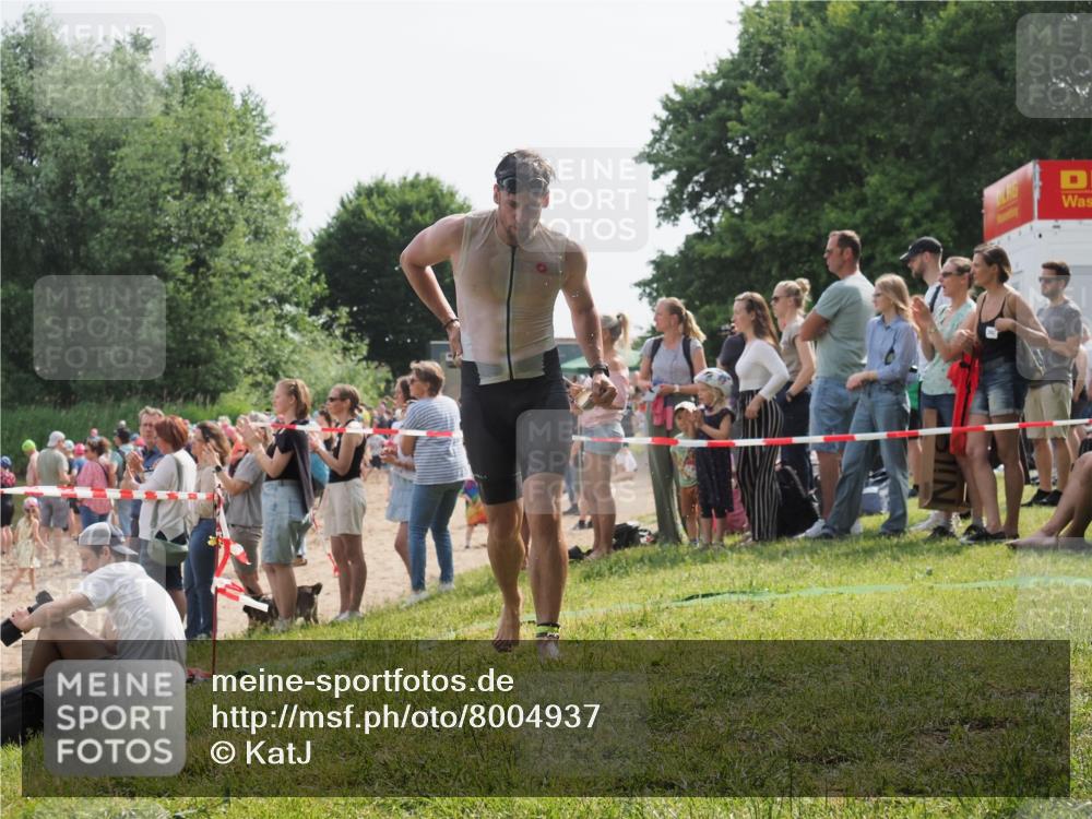 15.06.2025 - 27. Vierlanden-Triathlon KatJ http://msf.ph/oto/8004937 15.06.2025 10:03:55 Schwimmen 415, 427, 436, 439, 1398 meine-sportfotos.de
