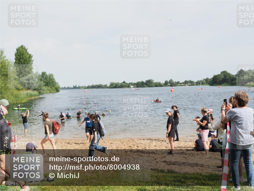 21.06.2025 - 27. Vierlanden-Triathlon MichiJ http://msf.ph/oto/8004938 15.06.2026 10:06:31 Schwimmen 394, 434, 440 meine-sportfotos.de