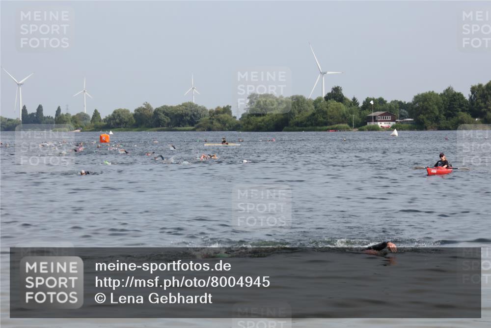 15.06.2025 - 27. Vierlanden-Triathlon Lena Gebhardt http://msf.ph/oto/8004945 15.06.2025 10:02:26 Schwimmen  meine-sportfotos.de