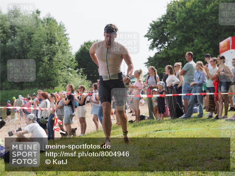 15.06.2025 - 27. Vierlanden-Triathlon KatJ http://msf.ph/oto/8004946 15.06.2025 10:03:56 Schwimmen 415, 427, 436, 439, 1398 meine-sportfotos.de