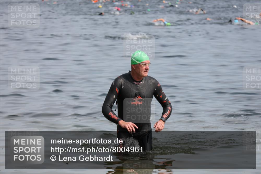 15.06.2025 - 27. Vierlanden-Triathlon Lena Gebhardt http://msf.ph/oto/8004961 15.06.2025 10:02:32 Schwimmen 397, 405 meine-sportfotos.de