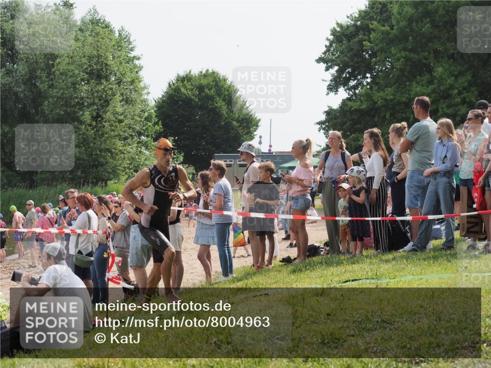 15.06.2025 - 27. Vierlanden-Triathlon KatJ http://msf.ph/oto/8004963 15.06.2025 10:03:58 Schwimmen 415, 427, 436, 1398 meine-sportfotos.de